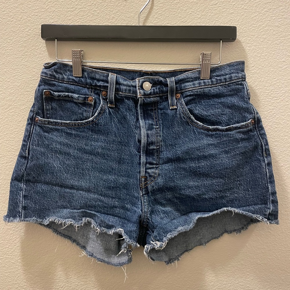 Levi’s 501 high waisted cut off shorts